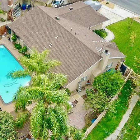 Villa 11640 Gothic Avenue